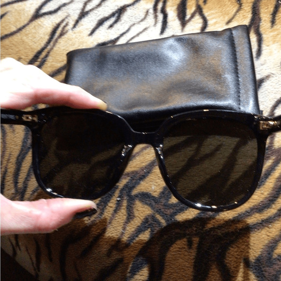 NEW! Quay Rent Free Polarized Classic Black Sunglasses main image 5